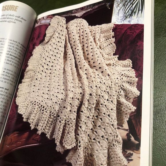 A Year of Afghans Book 4 1999; a treasury of Gorgeous afghans w/Instructions - Picture 11 of 11